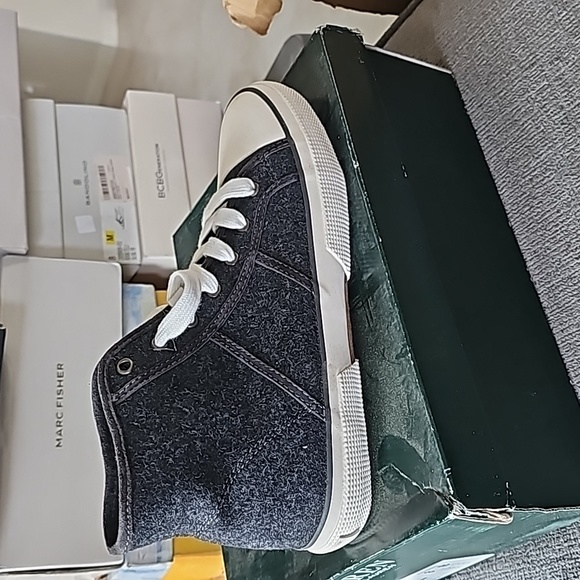 Size 8 new tennis shoes - Picture 1 of 2